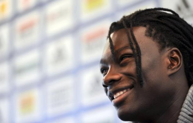Les footballeurs Bafétimbi Gomis, de l'OL, et Yohan Benalouane, ont été entendus vendredi à Lyon comme témoins assistés et n'ont pas été mis en examen dans le cadre de l'enquête pour viol en réunion les visant, ce qui leur a permis de ressortir libres du tribunal. Les footballeurs Bafétimbi Gomis, de l'OL, et Yohan Benalouane, ont été entendus vendredi à Lyon comme témoins assistés et n'ont pas été mis en examen dans le cadre de l'enquête pour viol en réunion les visant, ce qui leur a permis de ressortir libres du tribunal.