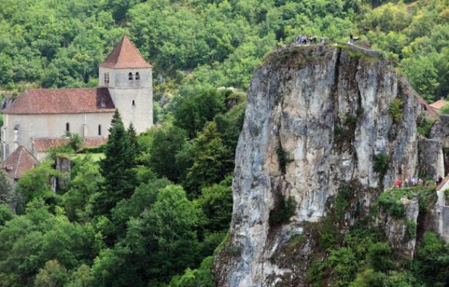 Les communes du Parc naturel régional des Causses du Quercy, dans le Lot, déploient "une trame noire" contre la pollution lumineuse nocturne sur un territoire déjà réputé pour son "triangle noir", où la faible luminosité ambiante permet d'observer les astres dans les meilleures conditions. Les communes du Parc naturel régional des Causses du Quercy, dans le Lot, déploient "une trame noire" contre la pollution lumineuse nocturne sur un territoire déjà réputé pour son "triangle noir", où la faible luminosité ambiante permet d'observer les astres dans les meilleures conditions.