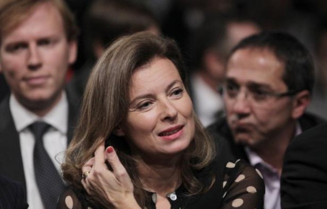 "De journaliste, je suis devenue d'abord sujet pour Paris Match" : Valérie Trierweiler tire les conséquences de sa relation avec François Hollande et accepte son exclusion de la "vie collective" de la rédaction, le temps de la campagne présidentielle. "De journaliste, je suis devenue d'abord sujet pour Paris Match" : Valérie Trierweiler tire les conséquences de sa relation avec François Hollande et accepte son exclusion de la "vie collective" de la rédaction, le temps de la campagne présidentielle.