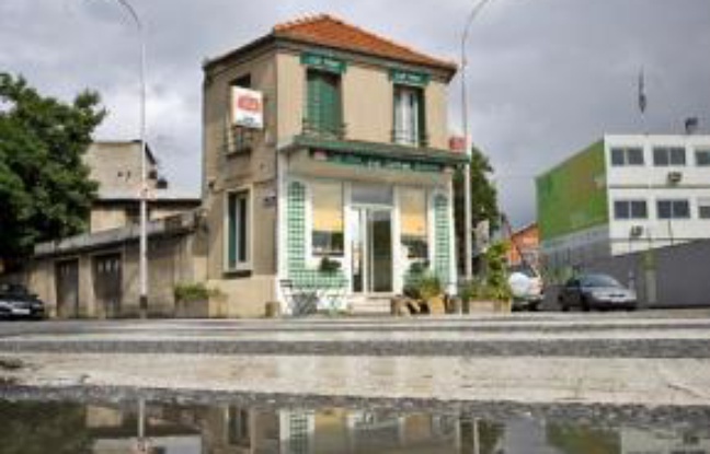 Le canal Saint-Denis rappelle l'ère industrielle. Le canal Saint-Denis rappelle l'ère industrielle.