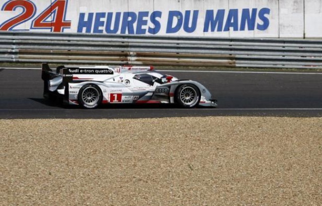 L'Audi R18 e-tron quattro du Français Benoît Tréluyer, du Suisse Marcel Fässler et de l'Allemand André Lotterer a remporté dimanche la 80e édition des 24 Heures du Mans automobiles, la première victoire d'une voiture hybride depuis la création de la course en 1923. L'Audi R18 e-tron quattro du Français Benoît Tréluyer, du Suisse Marcel Fässler et de l'Allemand André Lotterer a remporté dimanche la 80e édition des 24 Heures du Mans automobiles, la première victoire d'une voiture hybride depuis la création de la course en 1923.