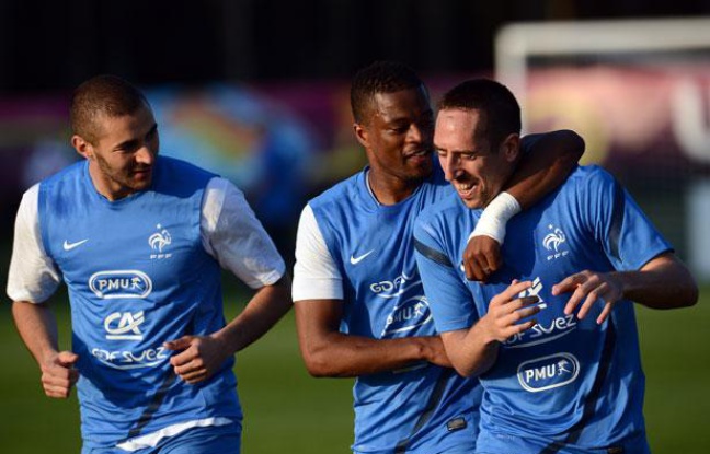 Les Français Benzema, Evra et Ribéry lors d'un entraînement le 9 juin 2012, à Kirsha. Les Français Benzema, Evra et Ribéry lors d'un entraînement le 9 juin 2012, à Kirsha.