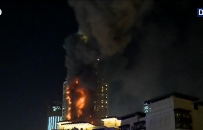 Capture d'écran, un énorme incendie fait rage jeudi dans un hôtel de luxe de Dubaï, près de la plus haute tour du monde, Burj Khalifa Capture d'écran, un énorme incendie fait rage jeudi dans un hôtel de luxe de Dubaï, près de la plus haute tour du monde, Burj Khalifa