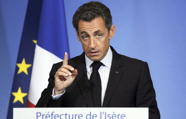 Le président de la République Nicolas Sarkozy s'exprime à la préfecture de l'Isère, à Grenoble, le 30 juillet 2010. Le président de la République Nicolas Sarkozy s'exprime à la préfecture de l'Isère, à Grenoble, le 30 juillet 2010.