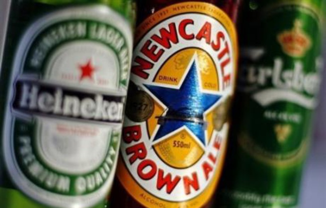 La fièvre des fusions agite le marché mondial de la bière, où les brasseurs tentent de réagir face au ralentissement de leurs marchés historiques et à la flambée des matières premières. La fièvre des fusions agite le marché mondial de la bière, où les brasseurs tentent de réagir face au ralentissement de leurs marchés historiques et à la flambée des matières premières.