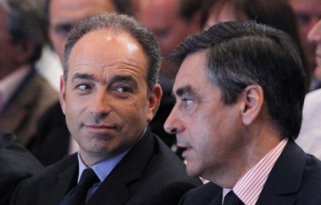 Après des déclarations fracassantes, les rivaux de l'UMP Jean-François Copé et François Fillon se sont appliqués samedi à mettre en sourdine leur rivalité, conscients de l'impact négatif d'une guerre des chefs sur l'électorat de droite, à quinze jours des législatives. Après des déclarations fracassantes, les rivaux de l'UMP Jean-François Copé et François Fillon se sont appliqués samedi à mettre en sourdine leur rivalité, conscients de l'impact négatif d'une guerre des chefs sur l'électorat de droite, à quinze jours des législatives.