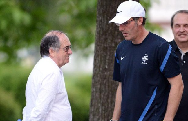 Noël le Graët, le président de la FFF, en discussion avec Laurent Blanc, le 14 juin 2012, à Kircha. Noël le Graët, le président de la FFF, en discussion avec Laurent Blanc, le 14 juin 2012, à Kircha.