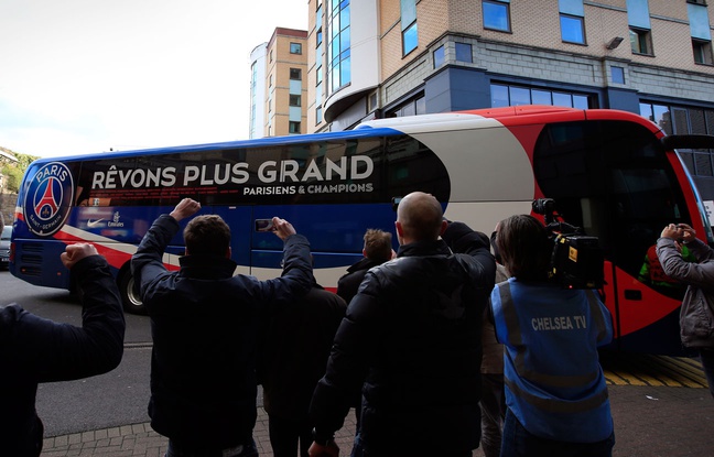 Le bus du PSG arrive au stade de Chelsea le 8 avril 2014. Le bus du PSG arrive au stade de Chelsea le 8 avril 2014.
