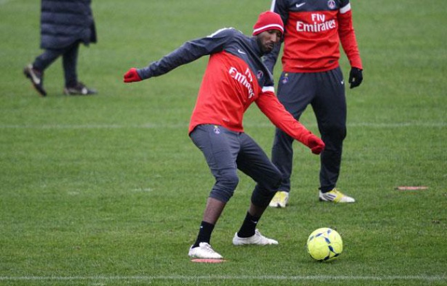 L'attaquant Nicolas Anelka, lors d'un entraînement avec le PSG, le 10 janvier 2013. L'attaquant Nicolas Anelka, lors d'un entraînement avec le PSG, le 10 janvier 2013.