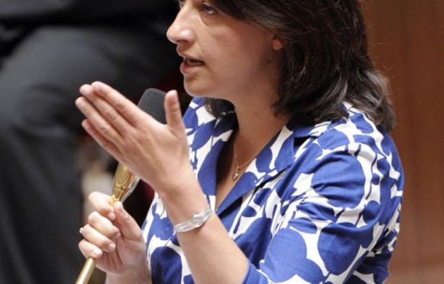 La ministre du Logement Cécile Duflot a été "étonnée" des exclamations qui l'ont accueillie mardi à l'Assemblée nationale sur certains bancs de la droite parce qu'elle portait une robe, a-t-elle déclaré jeudi. La ministre du Logement Cécile Duflot a été "étonnée" des exclamations qui l'ont accueillie mardi à l'Assemblée nationale sur certains bancs de la droite parce qu'elle portait une robe, a-t-elle déclaré jeudi.