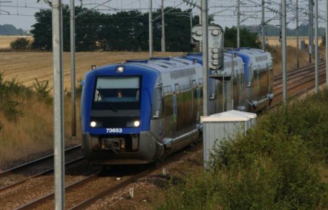 Le trafic SNCF en Auvergne a été perturbé vendredi en raison d'un mouvement de solidarité à l'égard d'une contrôleuse qui a été violée jeudi soir sur la ligne TER reliant le Puy-en-Velay à Saint-Etienne, a-t-on appris de source judiciaire, confirmant une information du site de La Montagne. Le trafic SNCF en Auvergne a été perturbé vendredi en raison d'un mouvement de solidarité à l'égard d'une contrôleuse qui a été violée jeudi soir sur la ligne TER reliant le Puy-en-Velay à Saint-Etienne, a-t-on appris de source judiciaire, confirmant une information du site de La Montagne.