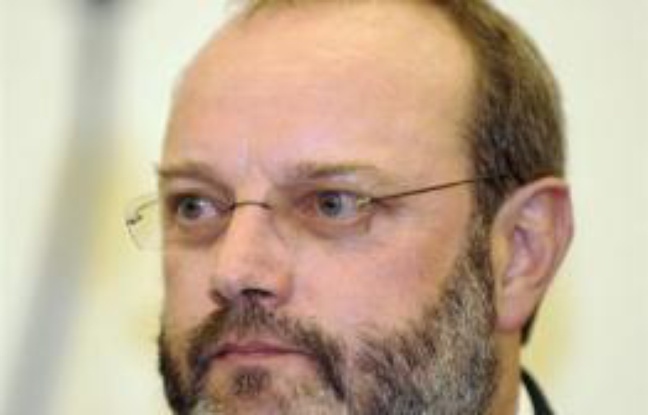 Le Dr Jean-Louis Muller, un ancien légiste de 52 ans, a été condamné jeudi à une peine de 20 ans de réclusion criminelle par la cour d'assises du Bas-Rhin pour le meurtre de sa femme, tuée d'une balle dans la tête en novembre 1999 au domicile conjugal à Ingwiller (Bas-Rhin) Le Dr Jean-Louis Muller, un ancien légiste de 52 ans, a été condamné jeudi à une peine de 20 ans de réclusion criminelle par la cour d'assises du Bas-Rhin pour le meurtre de sa femme, tuée d'une balle dans la tête en novembre 1999 au domicile conjugal à Ingwiller (Bas-Rhin)