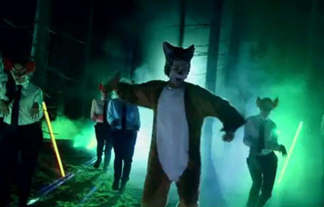 Extrait de la vidéo "The Fox" du duo norvégien Ylvis. Extrait de la vidéo "The Fox" du duo norvégien Ylvis.