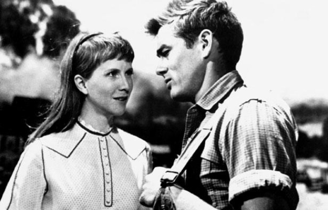 Julie Harris donnant la réplique à James Dean dans "A l'Est d'Eden", d'Elia Kazan Julie Harris donnant la réplique à James Dean dans "A l'Est d'Eden", d'Elia Kazan
