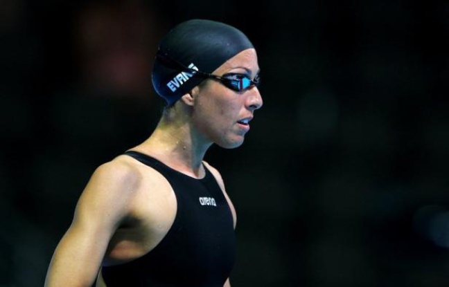 La revenante Janet Evans, 40 ans, a logiquement échoué à se qualifier pour les jeux Olympiques sur 400 m en se faisant éliminer en série du 400 m, mardi lors de la 2e journée des sélections américaines de natation, mais son grand objectif reste le 800 m. La revenante Janet Evans, 40 ans, a logiquement échoué à se qualifier pour les jeux Olympiques sur 400 m en se faisant éliminer en série du 400 m, mardi lors de la 2e journée des sélections américaines de natation, mais son grand objectif reste le 800 m.
