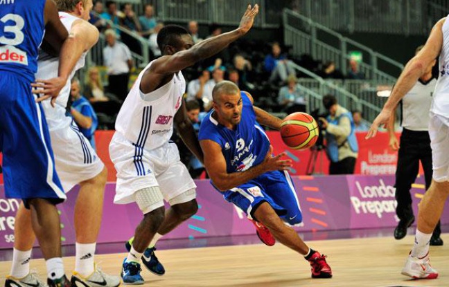 Tony Parker, le pilier de l'équipe de France pendant le Tournoi d'Angleterre, le 16 août 2011. Tony Parker, le pilier de l'équipe de France pendant le Tournoi d'Angleterre, le 16 août 2011.