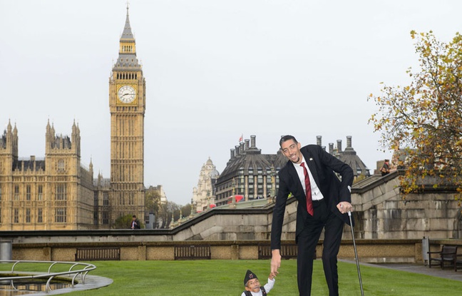 Quand le plus grand homme rencontre le plus petit