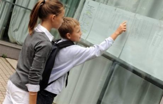 Les douze millions d'élèves de France ont fait mardi leur rentrée, tous ensemble pour la première fois depuis 17 ans en raison de la suppression du samedi matin, une rentrée marquée aussi par l'accent mis sur le soutien scolaire et 11.200 suppressions de postes. Les douze millions d'élèves de France ont fait mardi leur rentrée, tous ensemble pour la première fois depuis 17 ans en raison de la suppression du samedi matin, une rentrée marquée aussi par l'accent mis sur le soutien scolaire et 11.200 suppressions de postes.