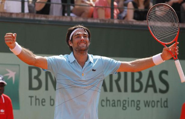 Le joueur français Jérémy Chardy, lors de sa victoire au premier tour de Roland-Garros le 29 mai 2012. Le joueur français Jérémy Chardy, lors de sa victoire au premier tour de Roland-Garros le 29 mai 2012.