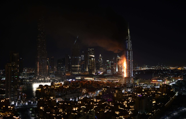 un énorme incendie fait rage jeudi dans un hôtel de luxe de Dubaï, près de la plus haute tour du monde, Burj Khalifa; un énorme incendie fait rage jeudi dans un hôtel de luxe de Dubaï, près de la plus haute tour du monde, Burj Khalifa;