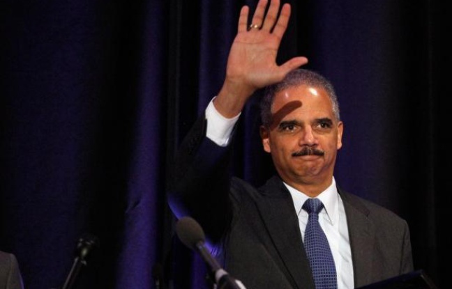 La Chambre des représentants, dominée par les républicains, a voté la défiance jeudi au ministre américain de la Justice Eric Holder, accusé d'outrage au Congrès dans l'enquête sur un scandale de trafic d'armes, une première dans l'histoire des Etats-Unis. La Chambre des représentants, dominée par les républicains, a voté la défiance jeudi au ministre américain de la Justice Eric Holder, accusé d'outrage au Congrès dans l'enquête sur un scandale de trafic d'armes, une première dans l'histoire des Etats-Unis.