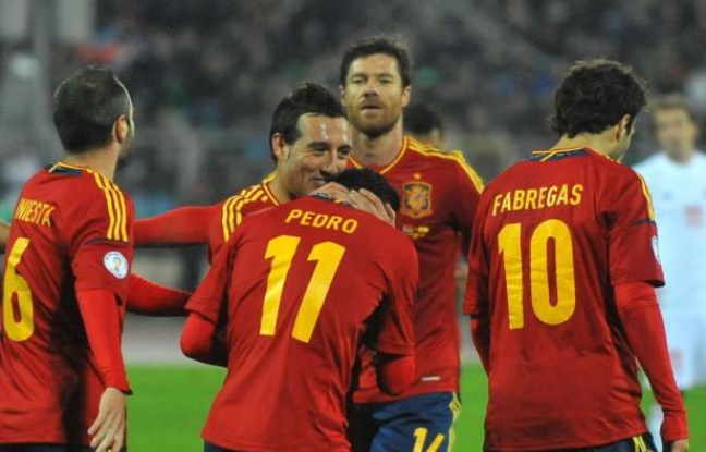 La Russie (GrF) a piégé le Portugal (1-0), vendredi dans ce choc des qualifications du Mondial-2014 de la zone Europe, tandis que l'Espagne s'est promenée au Bélarus (4-0) avec un triplé de Pedro (GrI), tout comme l'Allemagne sur la pelouse de l'Eire (6-1) dans le groupe C. La Russie (GrF) a piégé le Portugal (1-0), vendredi dans ce choc des qualifications du Mondial-2014 de la zone Europe, tandis que l'Espagne s'est promenée au Bélarus (4-0) avec un triplé de Pedro (GrI), tout comme l'Allemagne sur la pelouse de l'Eire (6-1) dans le groupe C.