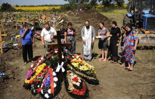 La Russie a annoncé lundi le limogeage du chef du district de Krymsk frappé par une crue violente ayant fait 171 morts dans cette région du sud-ouest du pays et dont les habitants sont en colère contre les autorités, malgré les aides promises par Vladimir Poutine. La Russie a annoncé lundi le limogeage du chef du district de Krymsk frappé par une crue violente ayant fait 171 morts dans cette région du sud-ouest du pays et dont les habitants sont en colère contre les autorités, malgré les aides promises par Vladimir Poutine.