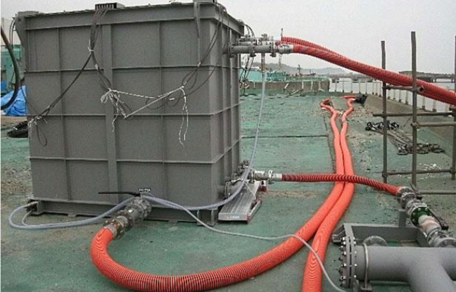 Le système de retraitement des eaux radioactives de Fukushima, le 1er juin 2011. Le système de retraitement des eaux radioactives de Fukushima, le 1er juin 2011.