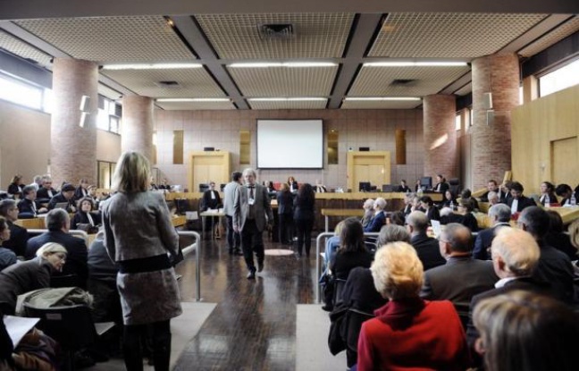 Après trois mois de débats, souvent techniques, le réquisitoire du parquet général est attendu mercredi au procès en appel du crash du Concorde, dans lequel avaient péri 113 personnes le 25 juillet 2000 à Gonesse (Val-d'Oise). Après trois mois de débats, souvent techniques, le réquisitoire du parquet général est attendu mercredi au procès en appel du crash du Concorde, dans lequel avaient péri 113 personnes le 25 juillet 2000 à Gonesse (Val-d'Oise).