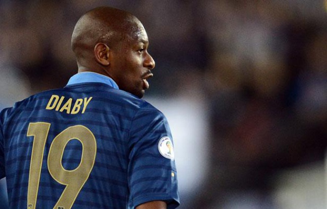 Le milieu de terrain de l'équipe de France Abou Diaby, lors de la victoire face à la Finlande, le 7 septembre 2012. Le milieu de terrain de l'équipe de France Abou Diaby, lors de la victoire face à la Finlande, le 7 septembre 2012.