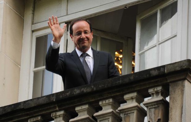 François Hollande au balcon de son QG à Paris, le 7 mai 2012. François Hollande au balcon de son QG à Paris, le 7 mai 2012.