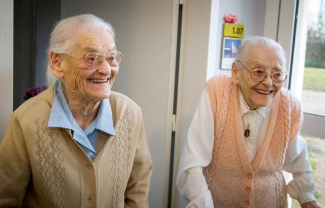 Simone Thiot (g) et Paulette Olivier (d) dans leur maison de retraite Les Bois Blancs à Onzain (Loir-et-Cher), le 11 février 2016 Simone Thiot (g) et Paulette Olivier (d) dans leur maison de retraite Les Bois Blancs à Onzain (Loir-et-Cher), le 11 février 2016