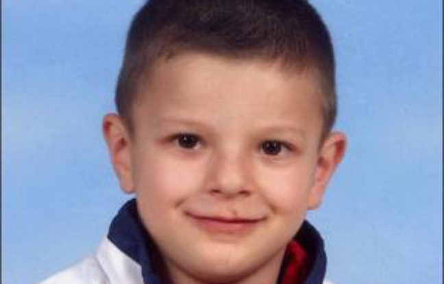 Une procédure alerte enlèvement a été déclenchée après la disparition d'un enfant de 5 ans mercredi après-midi à Roubaix (Nord) qui a été vu pour la dernière fois lors d'une braderie "à côté d'un homme inconnu", a indiqué la direction centrale de police judiciaire. Une procédure alerte enlèvement a été déclenchée après la disparition d'un enfant de 5 ans mercredi après-midi à Roubaix (Nord) qui a été vu pour la dernière fois lors d'une braderie "à côté d'un homme inconnu", a indiqué la direction centrale de police judiciaire.