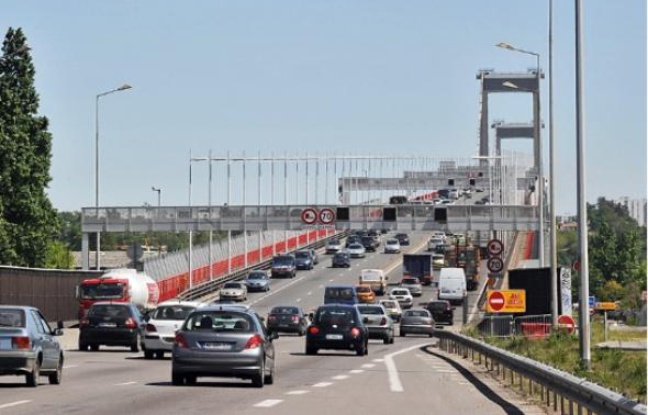 La fermeture du pont est nécessaire pour réaliser certaines opérations. La fermeture du pont est nécessaire pour réaliser certaines opérations.