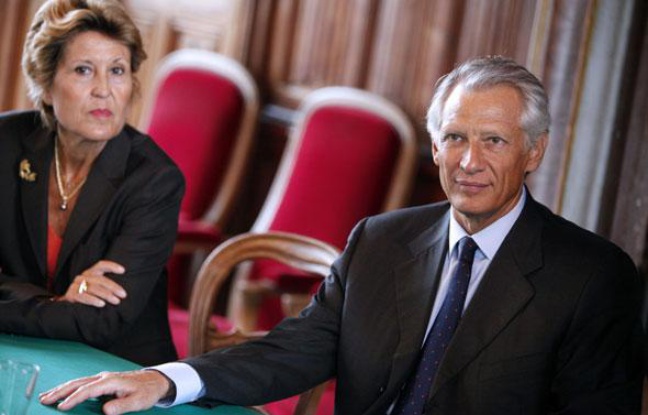 Brigitte Girardin (à gauche) et l'ancien Premier ministre Dominique de Villepin à Saumur, le 10 septembre 2010. Brigitte Girardin (à gauche) et l'ancien Premier ministre Dominique de Villepin à Saumur, le 10 septembre 2010.