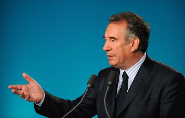 François Bayrou, candidat MoDem à la présidentielle, lors d'une conférence de presse à Paris, le 3 avril 2012. François Bayrou, candidat MoDem à la présidentielle, lors d'une conférence de presse à Paris, le 3 avril 2012.