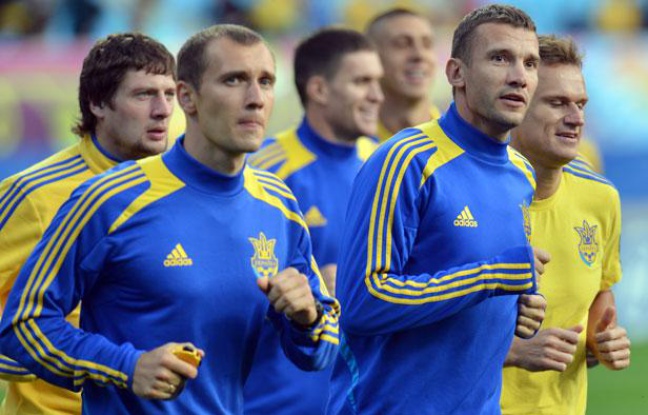 L'équipe d'Ukraine à l'entraînement le 7 juin 2012, à Kiev. L'équipe d'Ukraine à l'entraînement le 7 juin 2012, à Kiev.