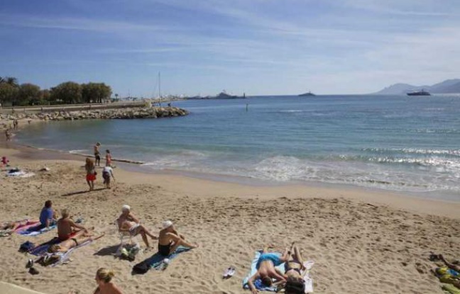 La plage de la Croisette, à Cannes. La plage de la Croisette, à Cannes.