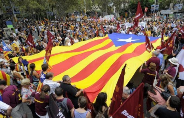 L'Espagne a profité vendredi des bons chiffres de ses régions, qui ont atteint l'équilibre budgétaire au premier trimestre, pour "lancer un message de confiance" sur sa solvabilité, terme d'une semaine de tension extrême sur les marchés. L'Espagne a profité vendredi des bons chiffres de ses régions, qui ont atteint l'équilibre budgétaire au premier trimestre, pour "lancer un message de confiance" sur sa solvabilité, terme d'une semaine de tension extrême sur les marchés.