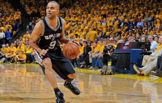 Le meneur des San Antonio Spurs Tony Parker lors du match contre les Golden State Warriors le jeudi 16 mai 2013. Le meneur des San Antonio Spurs Tony Parker lors du match contre les Golden State Warriors le jeudi 16 mai 2013.