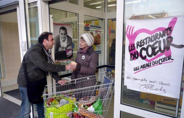 Une collecte alimentaire dans un magasin Lidl de Clamart le 4 mars 2011 - DURAND FLORENCE/SIPA -
Une collecte alimentaire dans un magasin Lidl de Clamart le 4 mars 2011 - DURAND FLORENCE/SIPA -