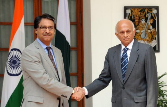 De hauts responsables de la diplomatie indienne et pakistanaise se sont rencontrés mercredi à Delhi pour poursuivre le fragile dialogue de paix, miné par de nouvelles tensions liées à des accusations sur la responsabilité d'Islamabad dans les attentats de Bombay en 2008. De hauts responsables de la diplomatie indienne et pakistanaise se sont rencontrés mercredi à Delhi pour poursuivre le fragile dialogue de paix, miné par de nouvelles tensions liées à des accusations sur la responsabilité d'Islamabad dans les attentats de Bombay en 2008.