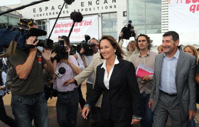 Arrivée de Ségolène Royal à l'université d'été du PS, à La Rochelle le 27 août 2010. Arrivée de Ségolène Royal à l'université d'été du PS, à La Rochelle le 27 août 2010.