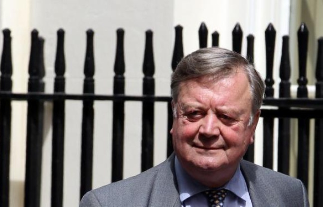 Les banquiers qui ont commis des délits financiers doivent en répondre devant des tribunaux, a estimé samedi le ministre britannique de la Justice Ken Clarke, alors qu'une nouvelle série de scandales secouent la City. Les banquiers qui ont commis des délits financiers doivent en répondre devant des tribunaux, a estimé samedi le ministre britannique de la Justice Ken Clarke, alors qu'une nouvelle série de scandales secouent la City.
