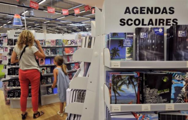 Un panier moyen de fournitures scolaires pour la rentrée scolaire reviendra à 188 euros, soit 25% plus cher que l'an dernier, selon une étude en ligne réalisée par le comparateur de prix Twenga. Un panier moyen de fournitures scolaires pour la rentrée scolaire reviendra à 188 euros, soit 25% plus cher que l'an dernier, selon une étude en ligne réalisée par le comparateur de prix Twenga.