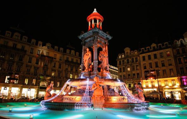 Illumination place des Jacobins (2e) lors de la Fête des Lumières 2010 à Lyon. Illumination place des Jacobins (2e) lors de la Fête des Lumières 2010 à Lyon.