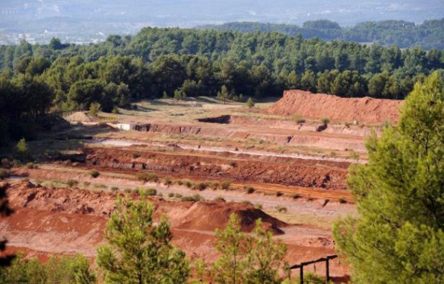 Le site de MangeGarri le 8 octobre 2010, près de Gardanne dans les Bouches-du-Rhône, où les résidus de bauxite produisent les "boues rouges" Le site de MangeGarri le 8 octobre 2010, près de Gardanne dans les Bouches-du-Rhône, où les résidus de bauxite produisent les "boues rouges"