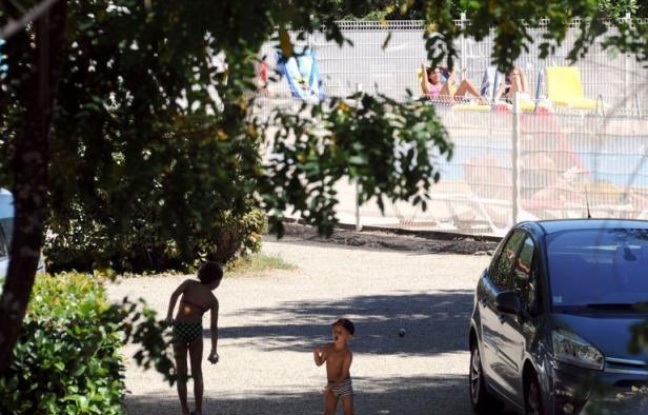 L'homme de 32 ans qui a avoué être l'auteur de cinq agressions sexuelles dans des campings du sud de l'Ardèche cet été avait été condamné en 2000 à de la prison avec sursis assorti d'une mise à l'épreuve pour le même motif, et sera déféré au parquet d'Avignon dimanche après-midi. L'homme de 32 ans qui a avoué être l'auteur de cinq agressions sexuelles dans des campings du sud de l'Ardèche cet été avait été condamné en 2000 à de la prison avec sursis assorti d'une mise à l'épreuve pour le même motif, et sera déféré au parquet d'Avignon dimanche après-midi.