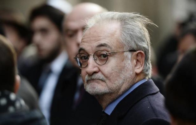 Jacques Attali à son arrivée le 12 février 2015 à la synagogue à Paris Jacques Attali à son arrivée le 12 février 2015 à la synagogue à Paris