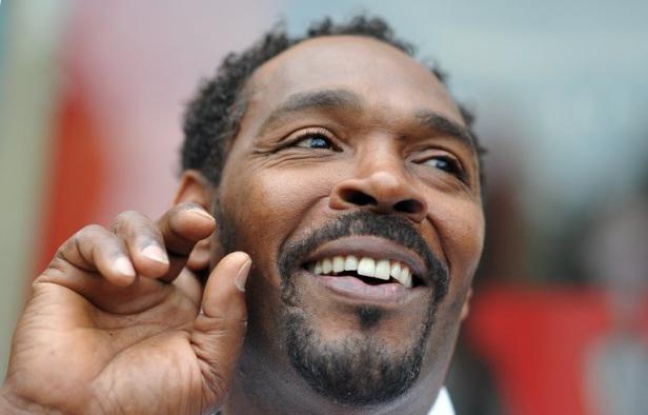 Rodney King, dont le passage à tabac par quatre policiers blancs ensuite acquittés avait entraîné de très violentes émeutes raciales à Los Angeles en 1992, a été retrouvé mort dimanche dans sa piscine à l'âge de 47 ans. Rodney King, dont le passage à tabac par quatre policiers blancs ensuite acquittés avait entraîné de très violentes émeutes raciales à Los Angeles en 1992, a été retrouvé mort dimanche dans sa piscine à l'âge de 47 ans.